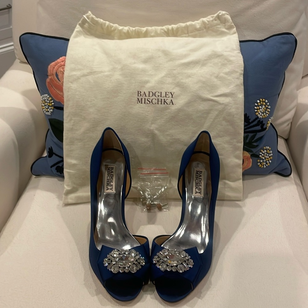 Badgley Mischka Blue satin jeweled pumps; size 8.5